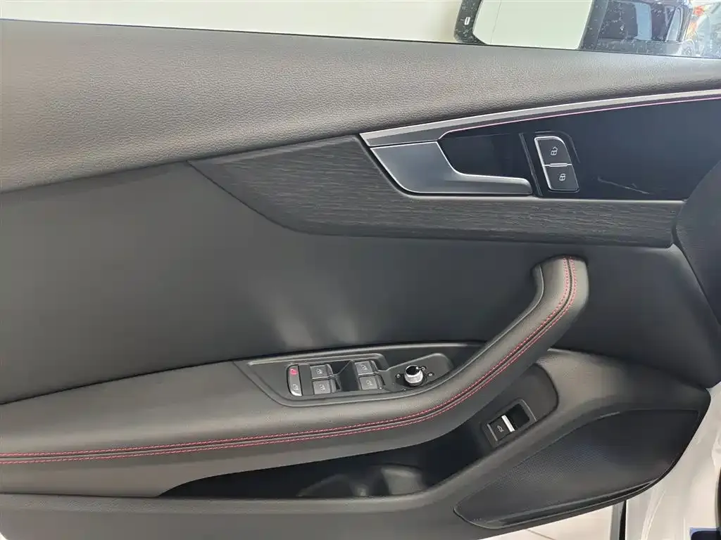 Audi A4L 2025 из CN, фото 9