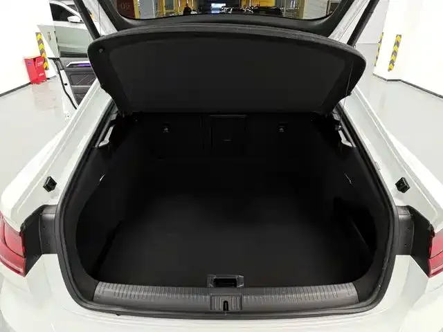 Volkswagen CC 2024 из CN, фото 10