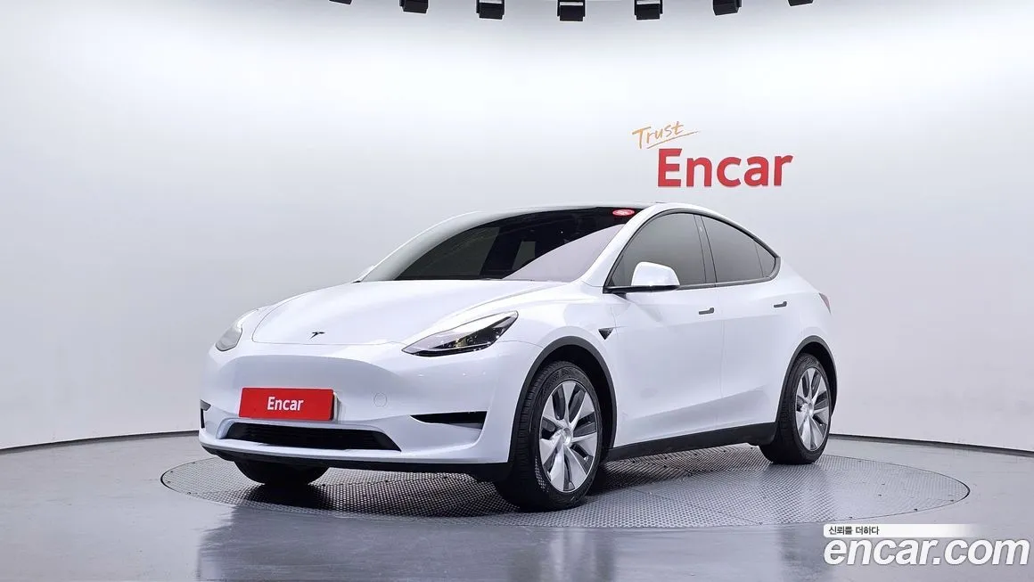 Tesla Model Y — фото 1