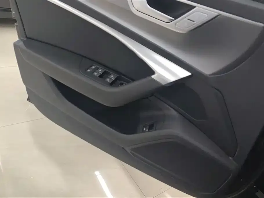 Audi A6L 2024 из CN, фото 2