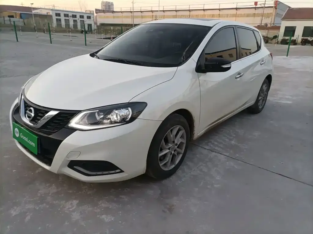 Nissan Tiida — фото 1