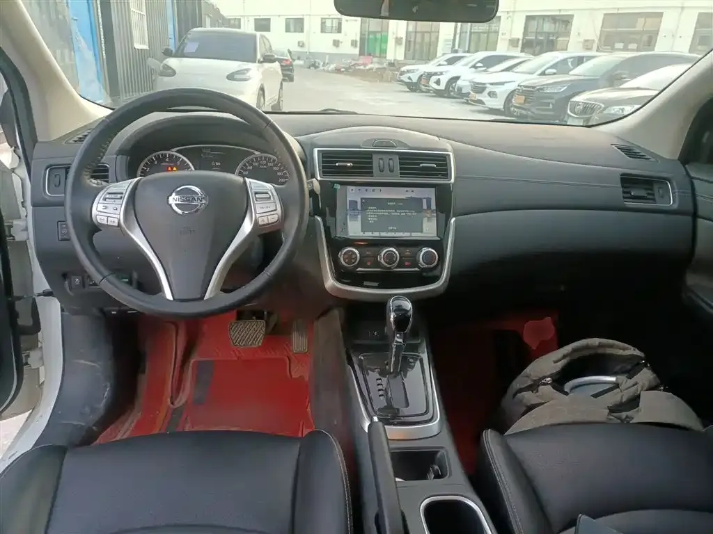 Nissan Tiida — фото 10