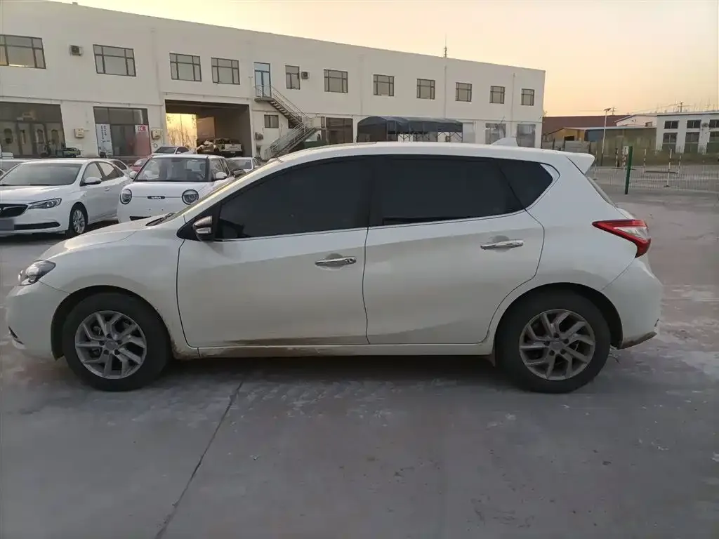 Nissan Tiida — фото 6