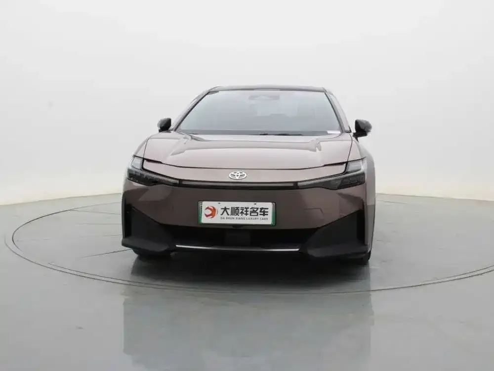 Toyota bZ3 2024 из CN, фото 1