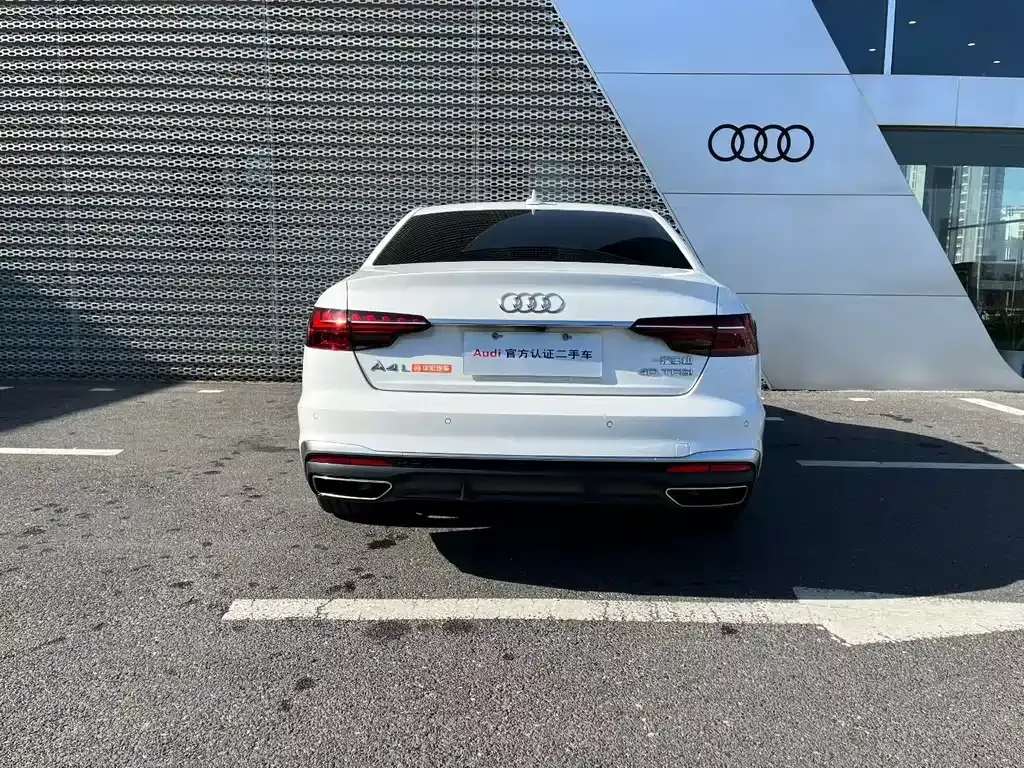 Audi A4L 2022 из CN, фото 3
