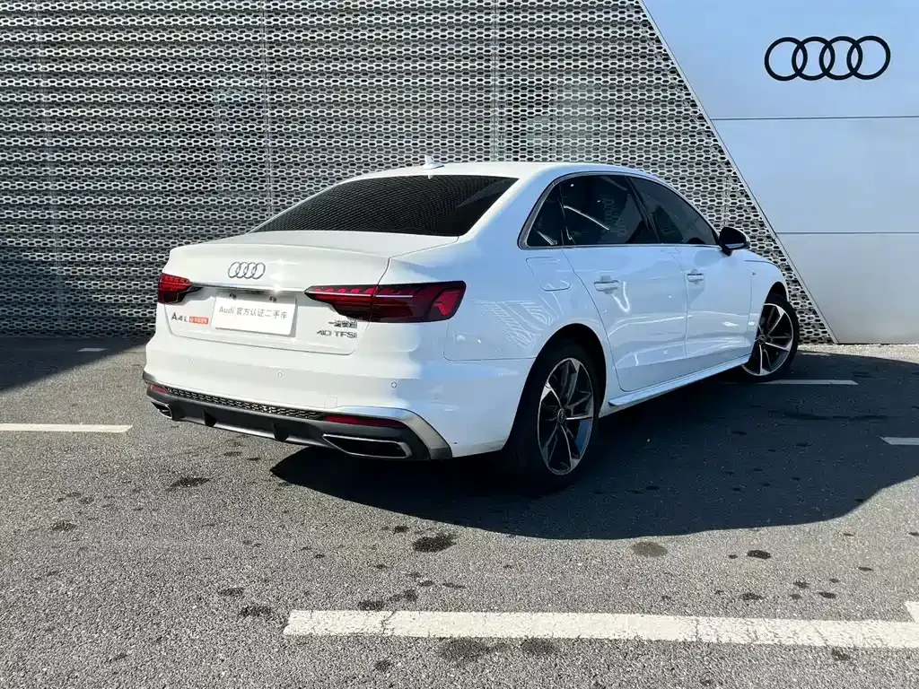 Audi A4L 2022 из CN, фото 4