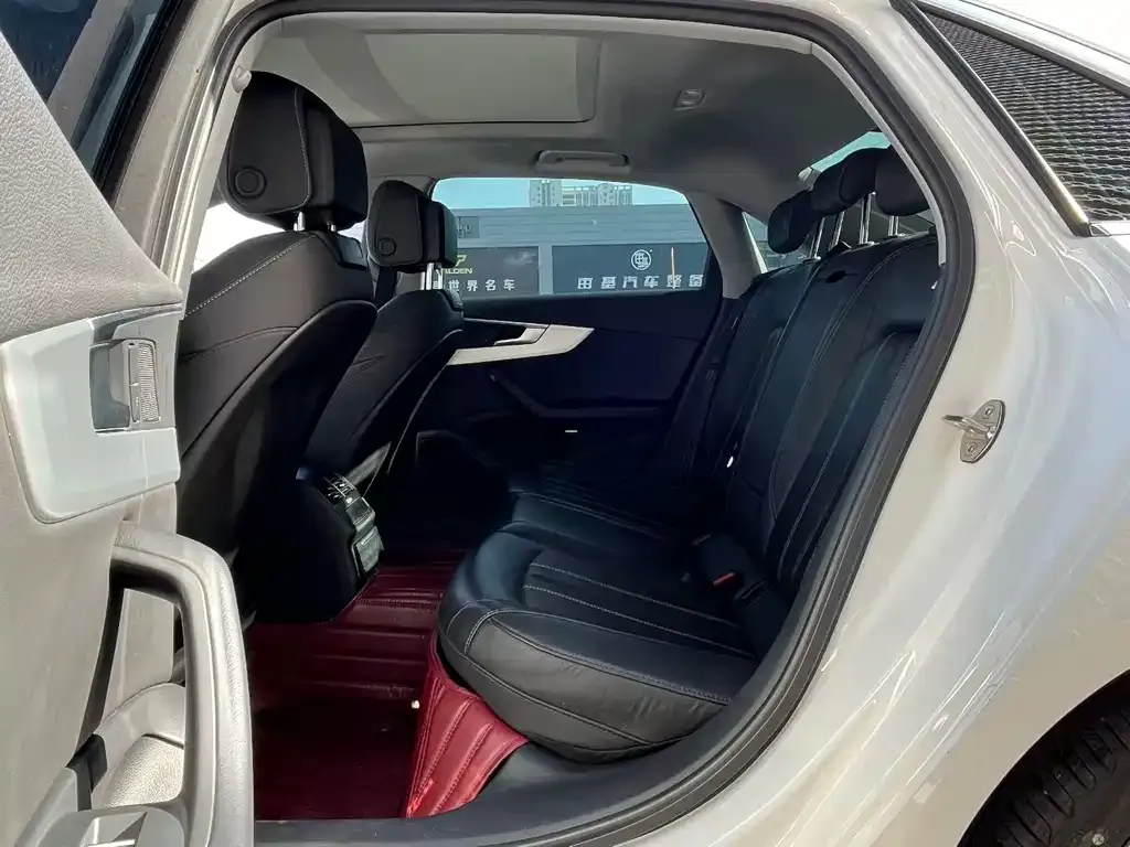 Audi A4L 2022 из CN, фото 8
