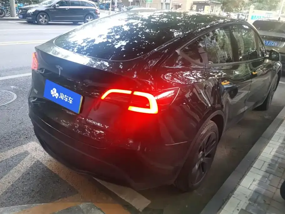 Tesla Model Y — фото 7