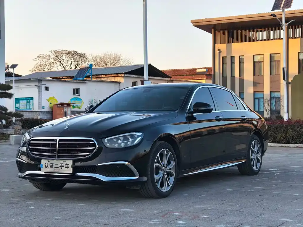 Mercedes-Benz E-Class — фото 1