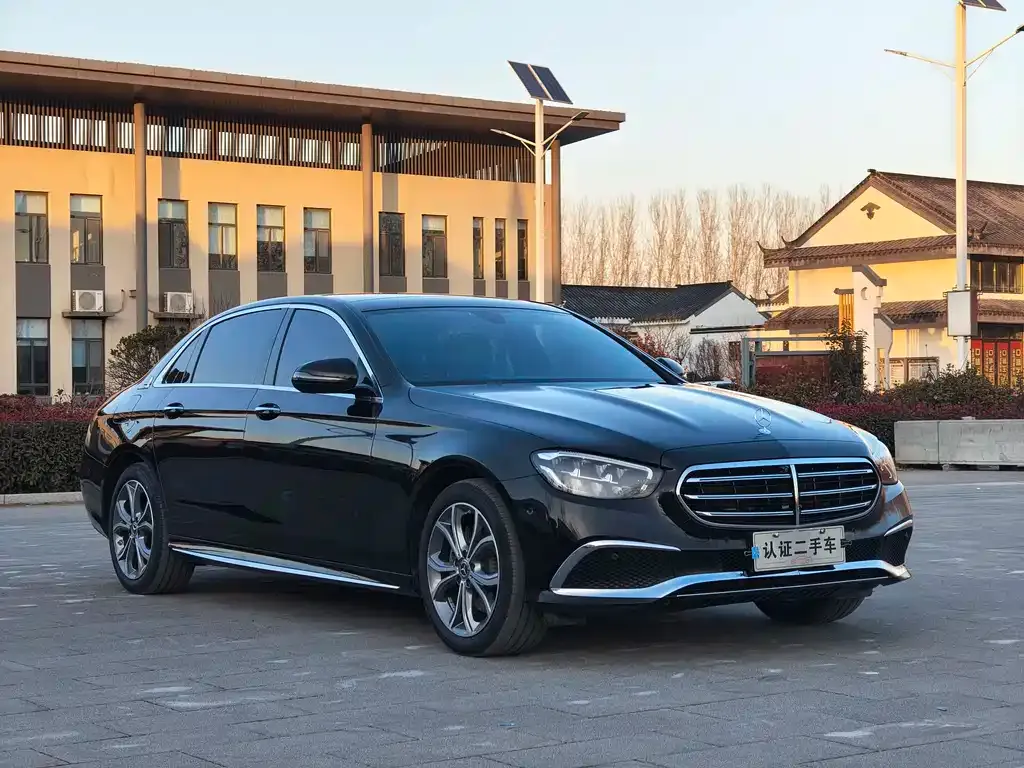 Mercedes-Benz E-Class — фото 9