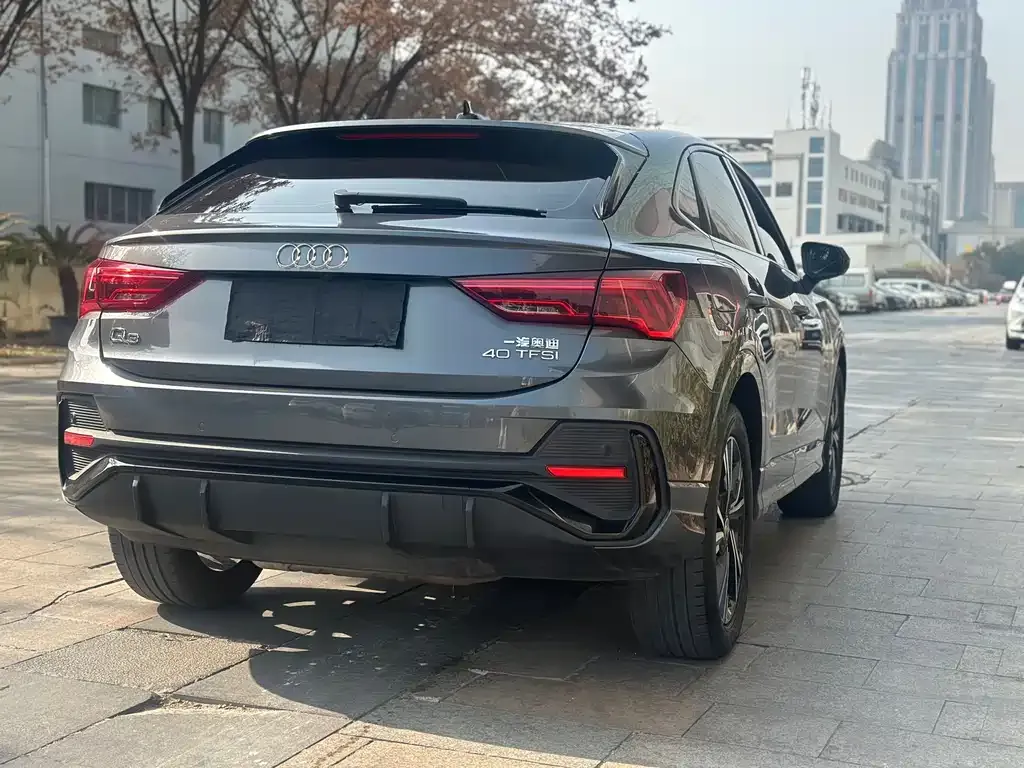 Audi Q3 Sportback 2023 из CN, фото 2