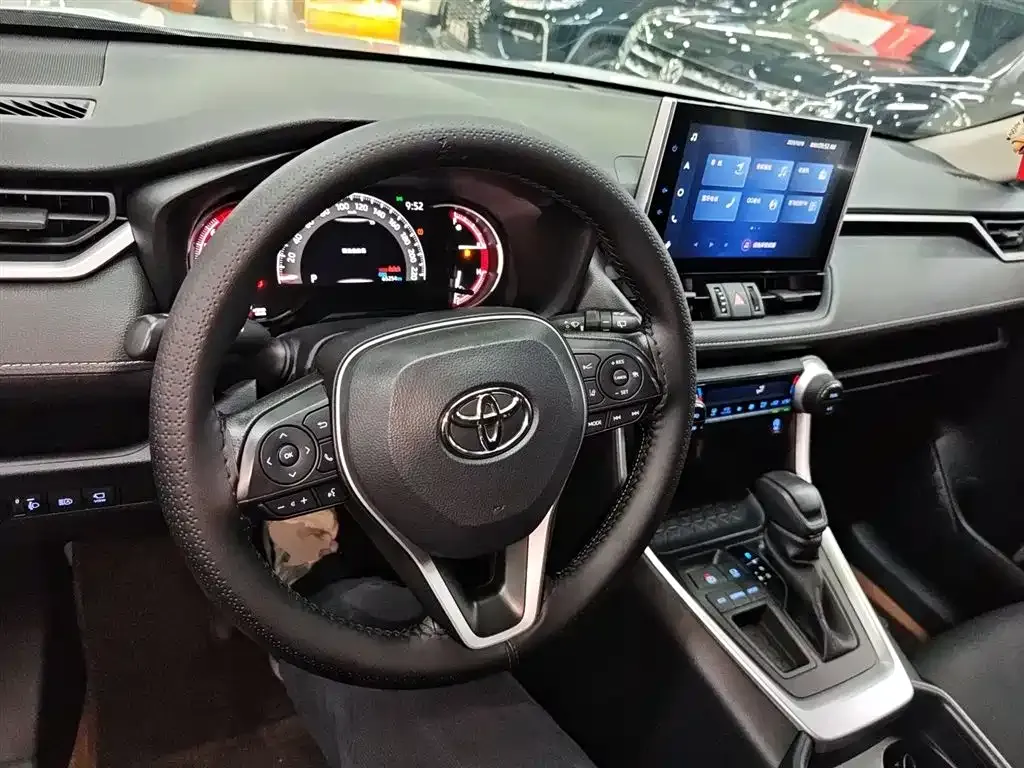 Toyota RAV4 — фото 8
