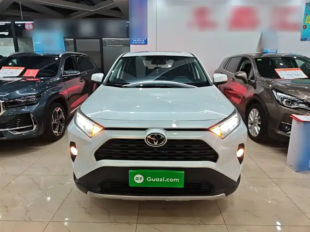 Toyota RAV4 — фото 3