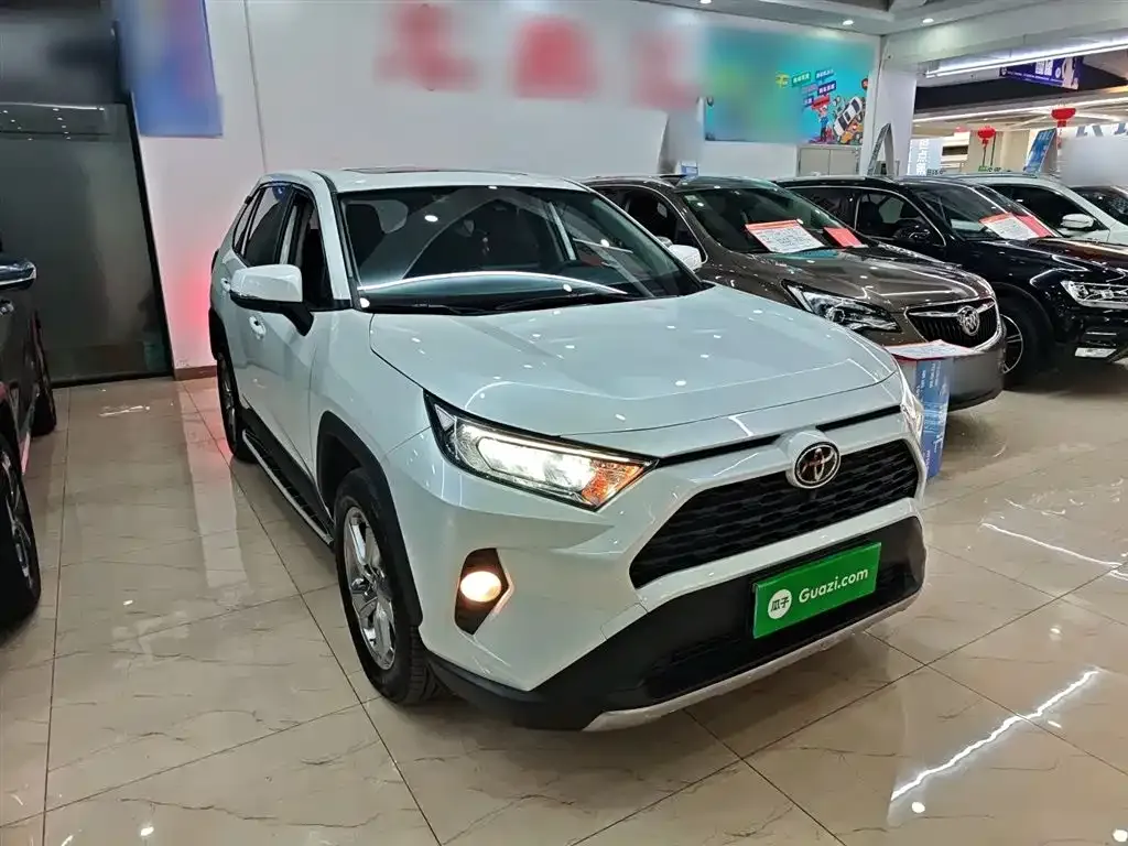 Toyota RAV4 — фото 10