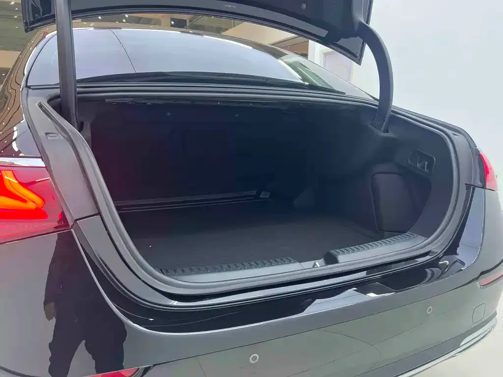 Mercedes-Benz E-Class 2024 из CN, фото 4
