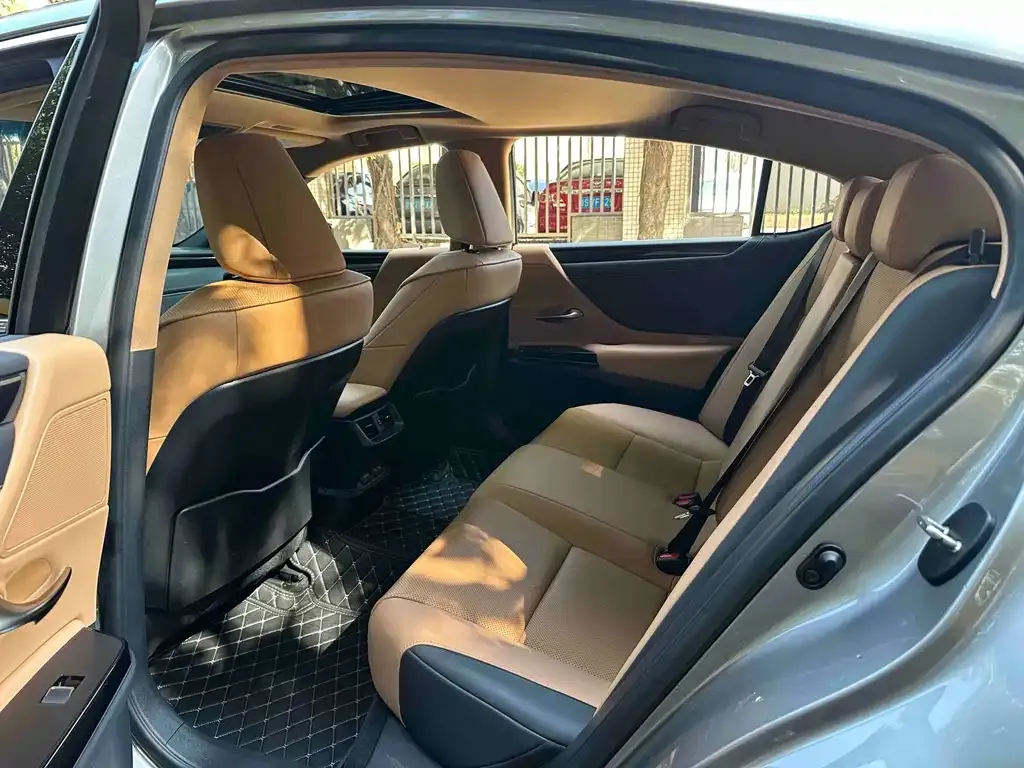 Lexus ES 2023 из CN, фото 3