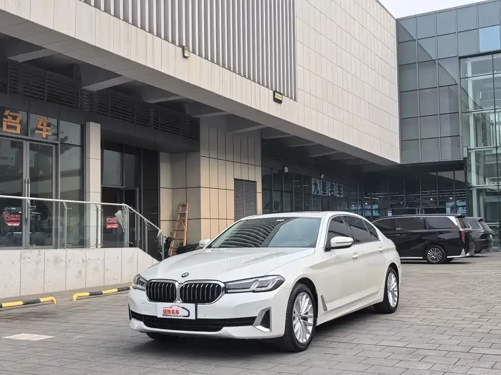 BMW 5 Series — фото 1