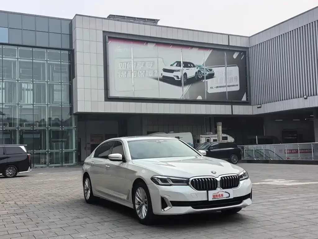BMW 5 Series — фото 9