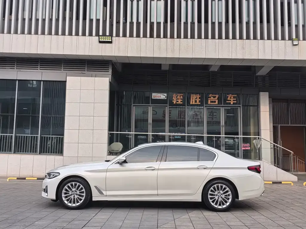 BMW 5 Series — фото 10