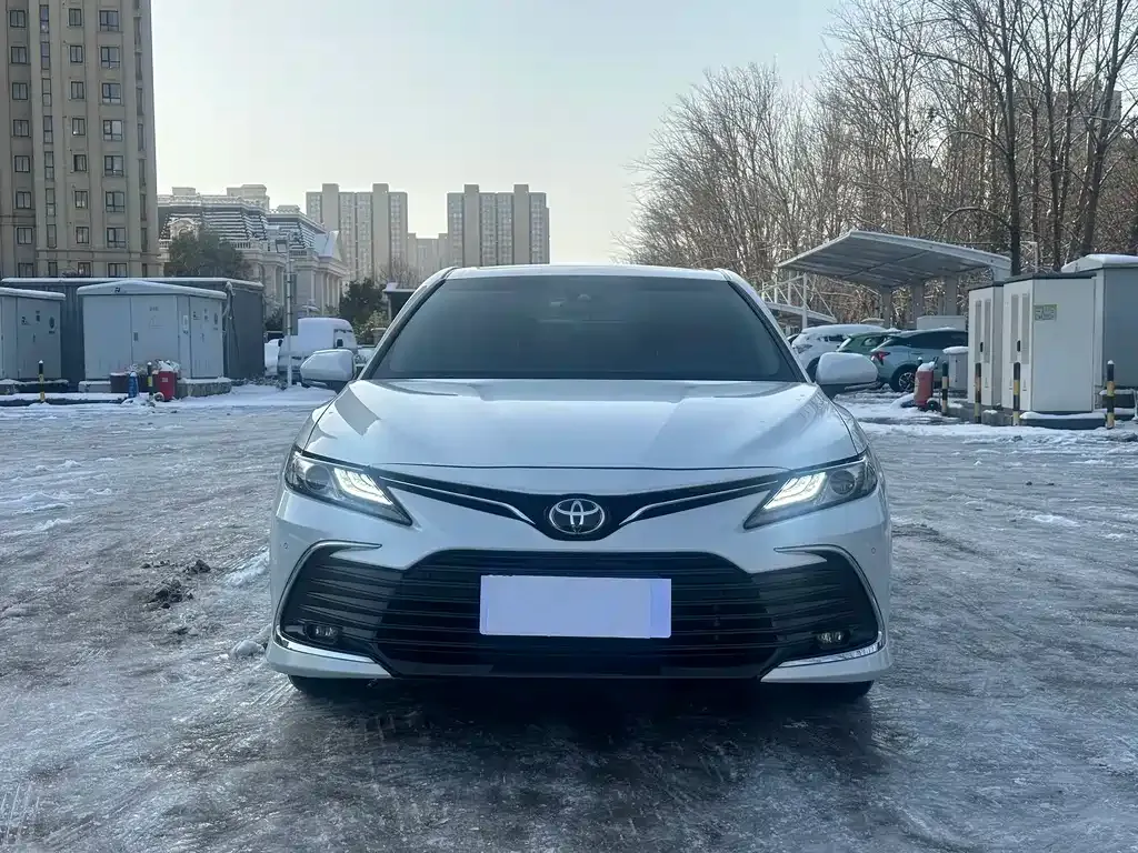 Toyota Camry — фото 2