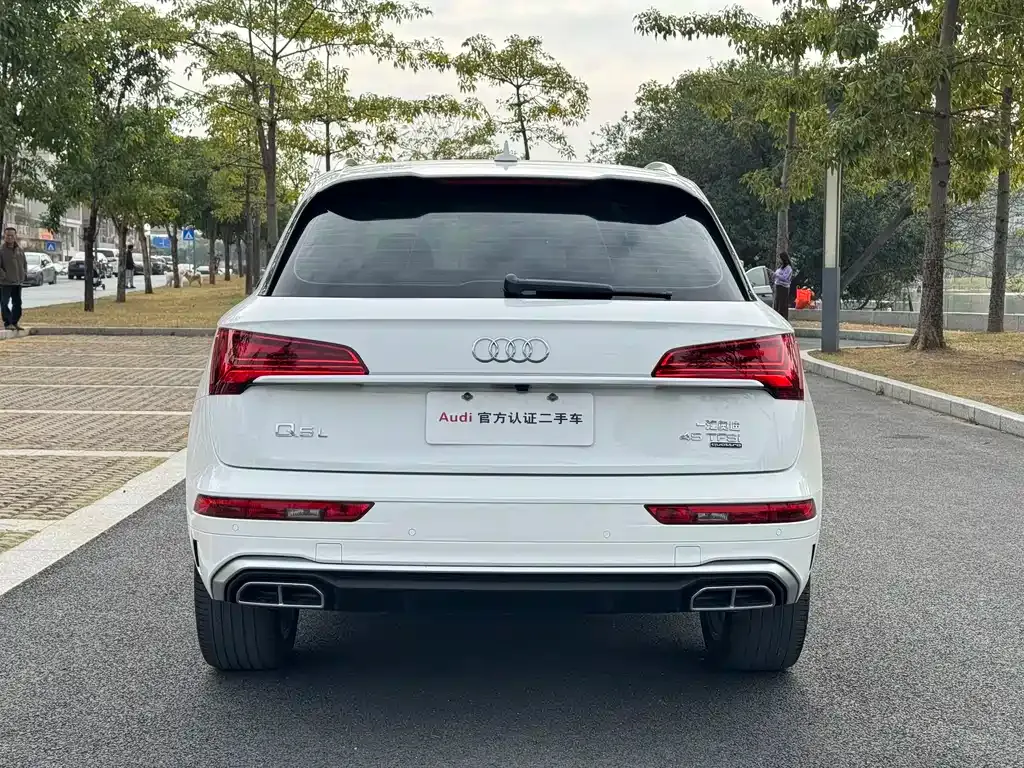 Audi Q5L — фото 10