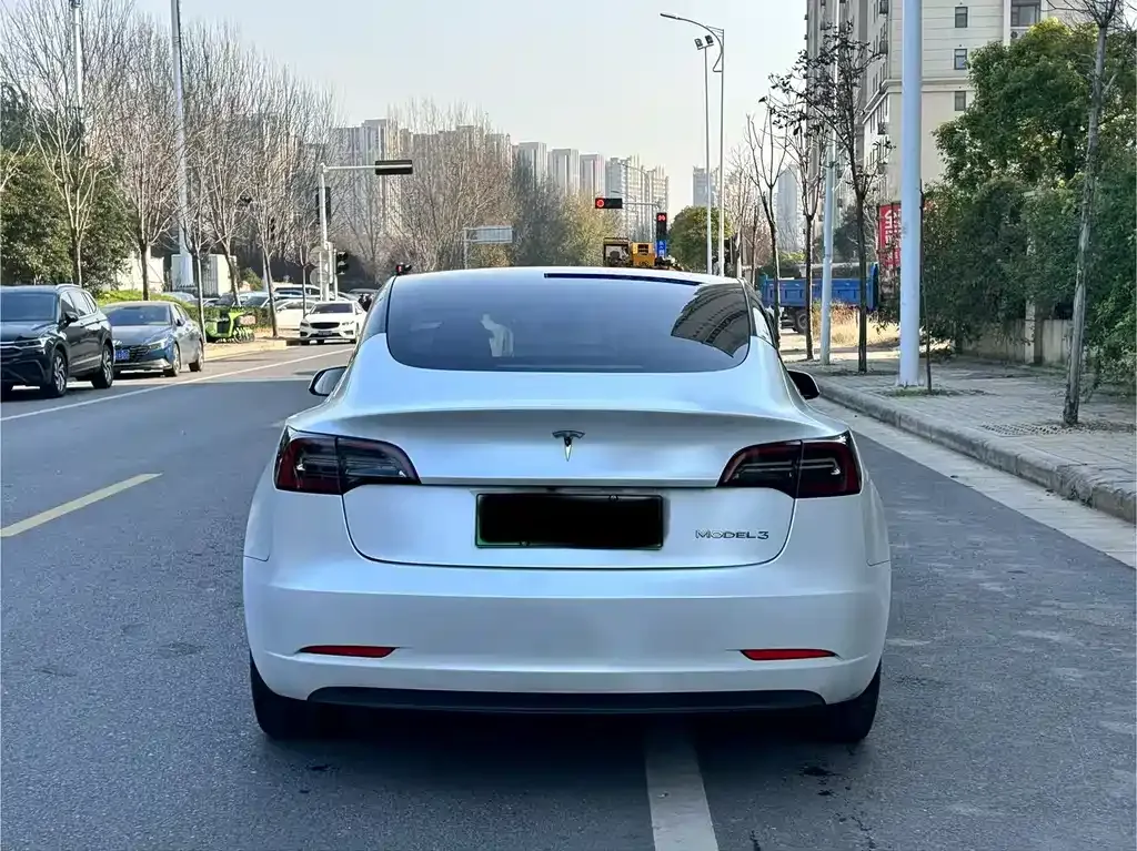 Tesla Model 3 — фото 4