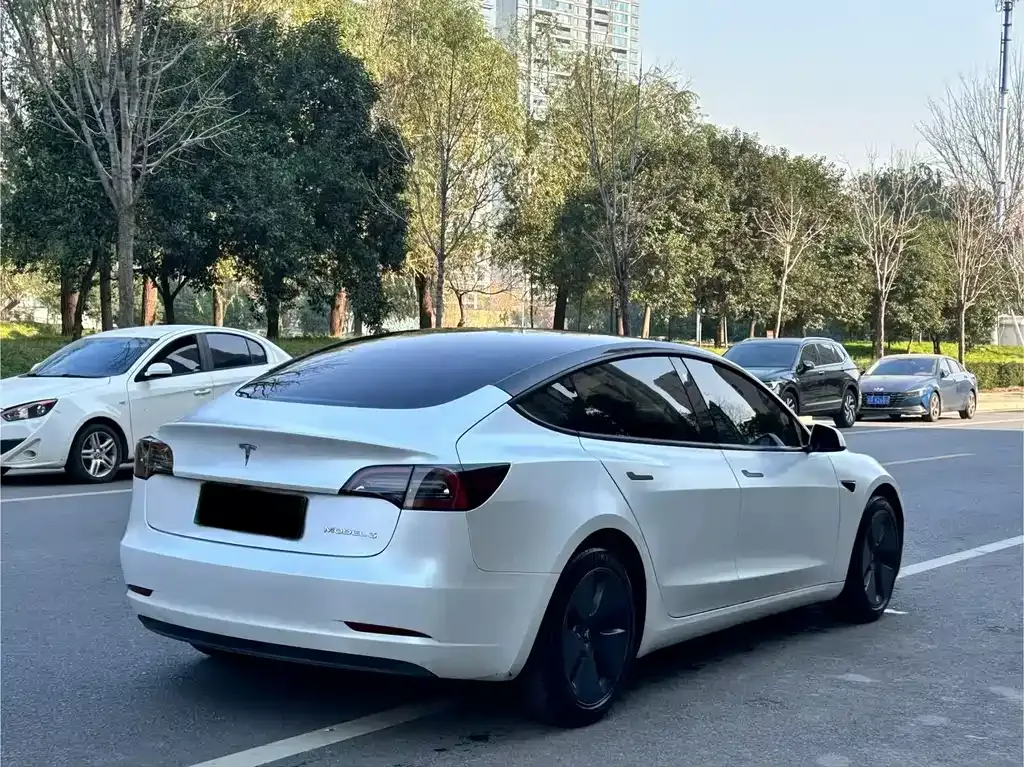 Tesla Model 3 — фото 5