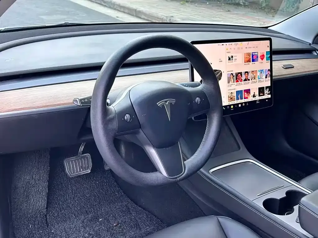 Tesla Model 3 — фото 7