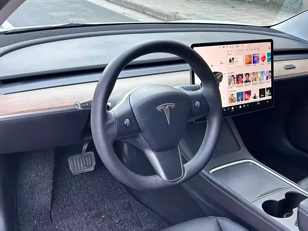 Tesla Model 3 — фото 8
