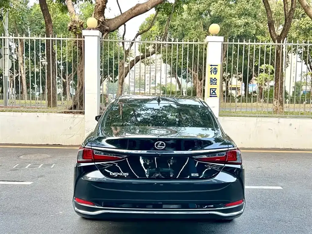 Lexus ES — фото 4