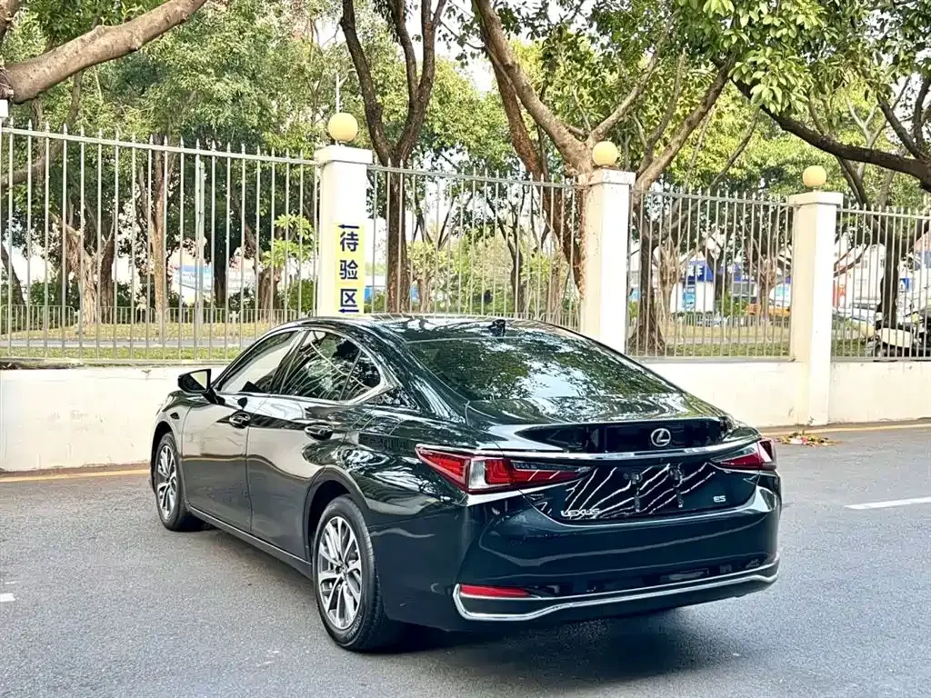 Lexus ES — фото 5
