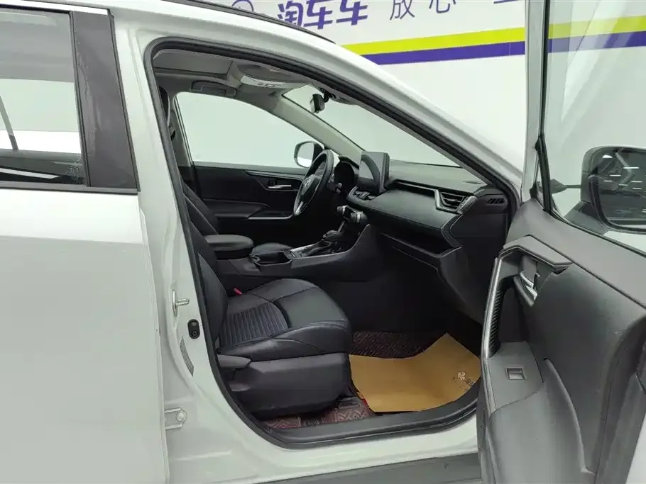 Toyota Wildlander 2021 из CN, фото 9