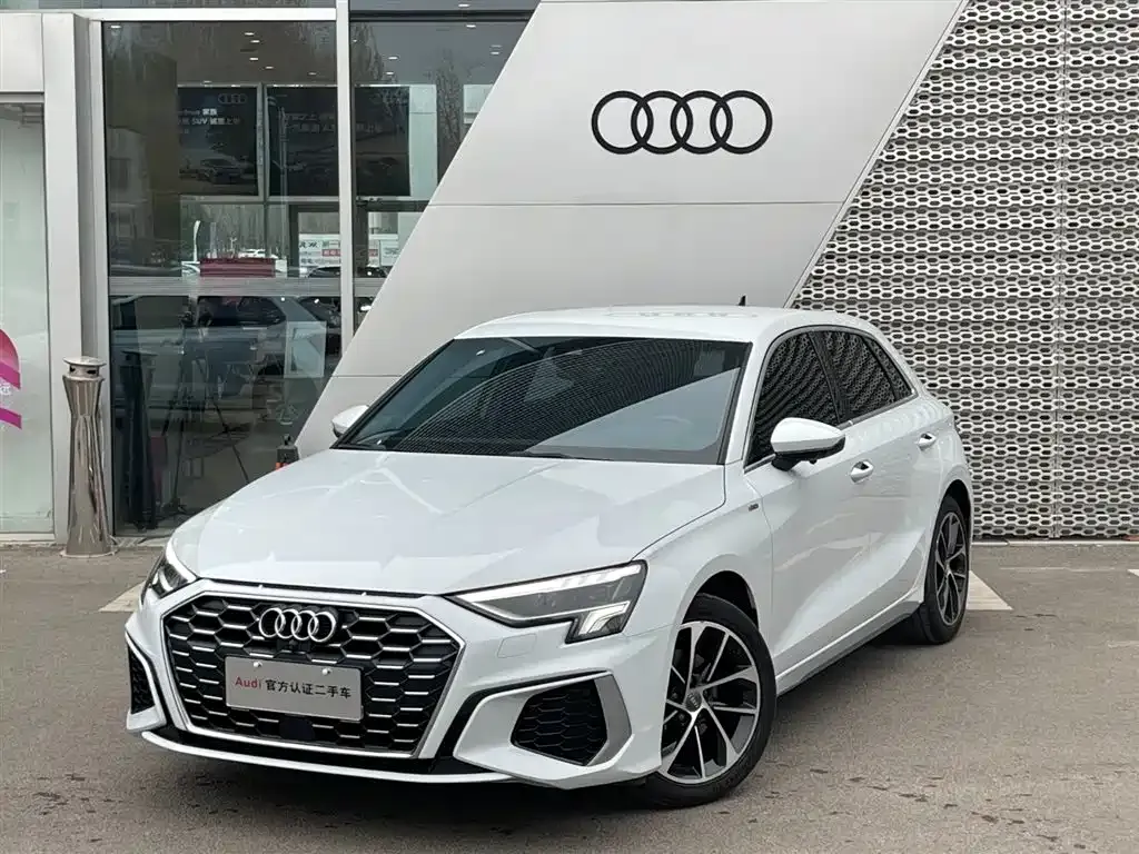 Audi A3 — фото 1