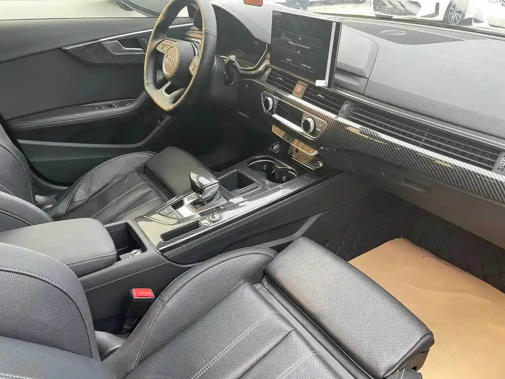 Audi A4L 2023 из CN, фото 6