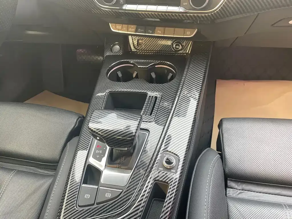 Audi A4L 2023 из CN, фото 8