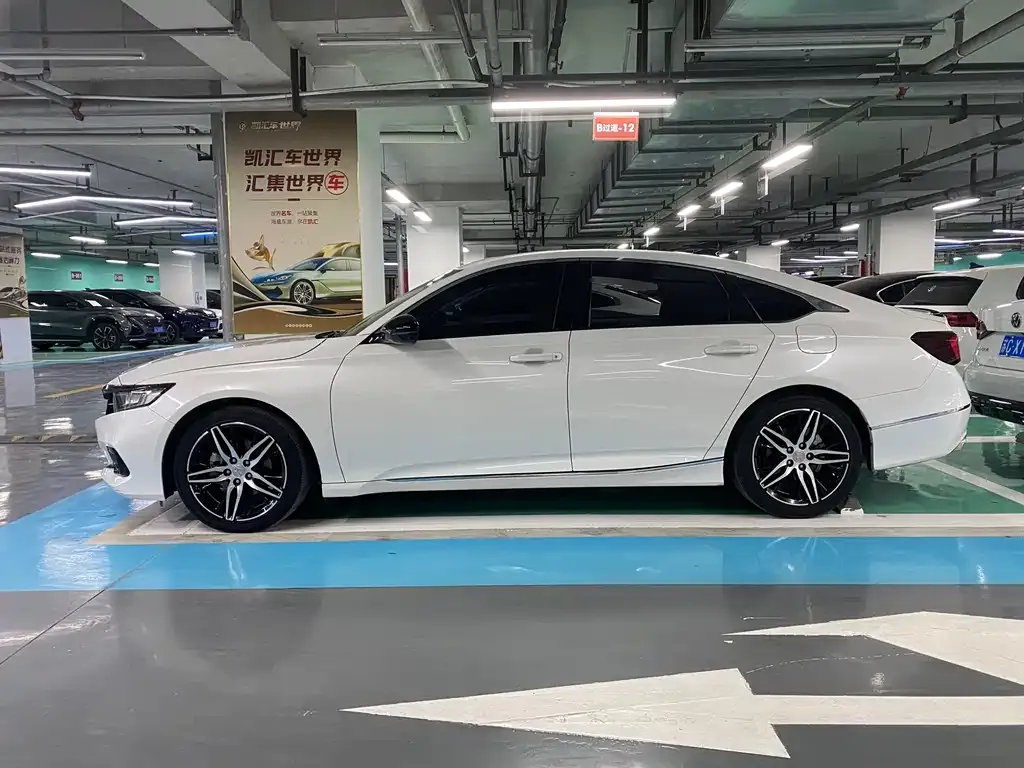 Honda Accord — фото 10