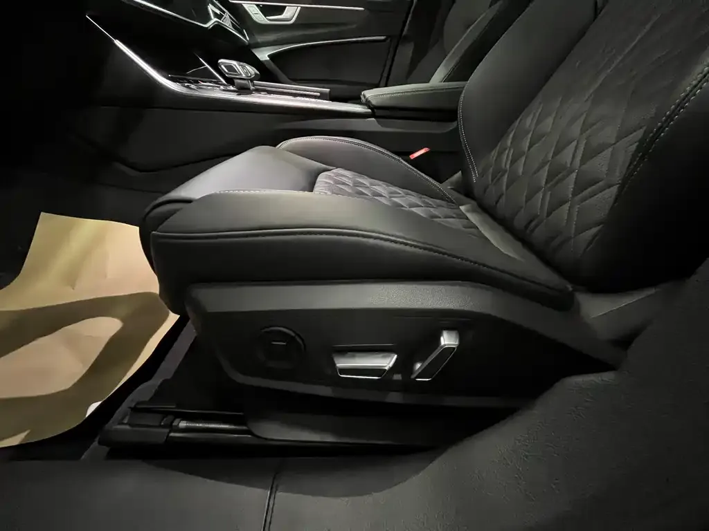 Audi A6L 2025 из CN, фото 5