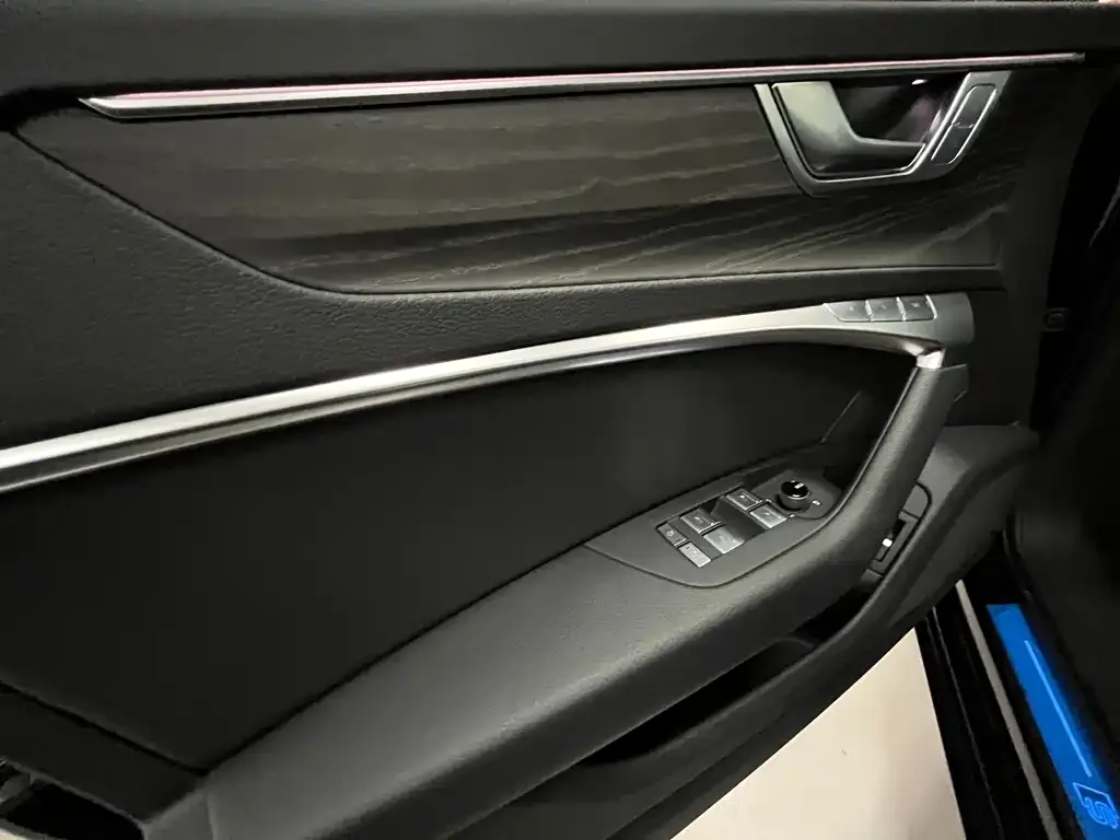 Audi A6L 2025 из CN, фото 4