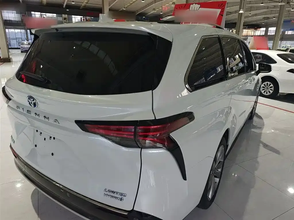 Toyota Sienna — фото 8