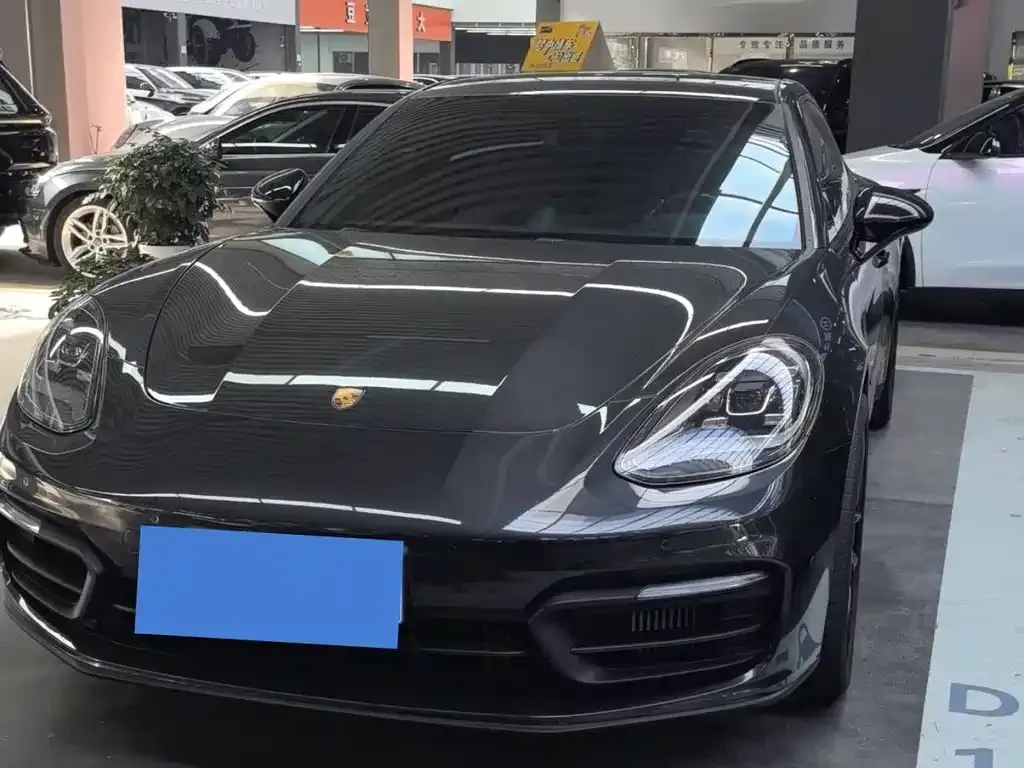 Porsche Panamera — фото 1
