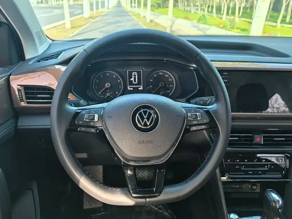 Volkswagen Tharu — фото 4