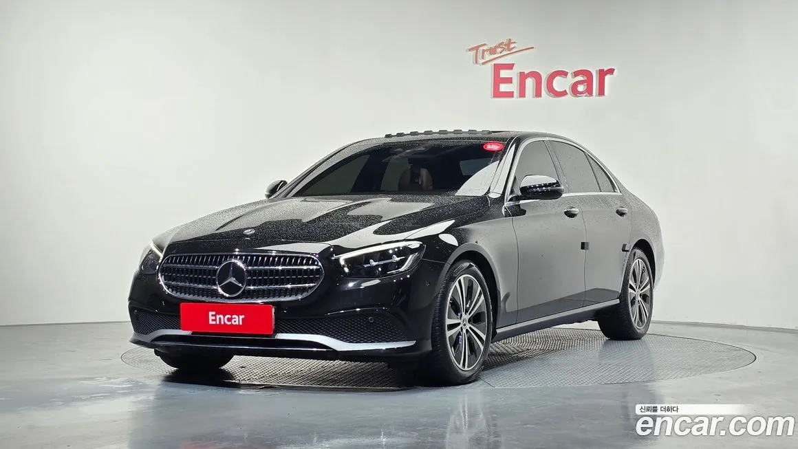 Mercedes-Benz E-Class — фото 1