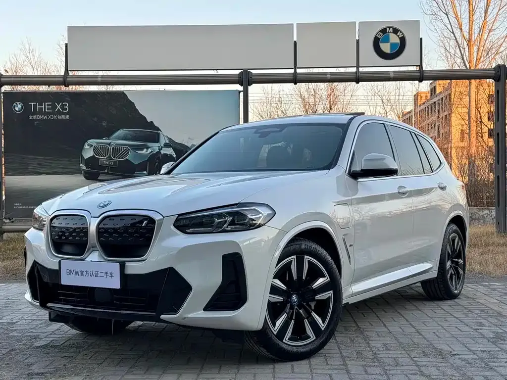 BMW iX3 — фото 1