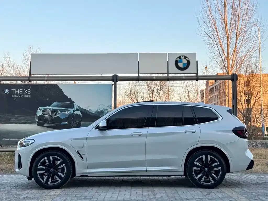BMW iX3 — фото 5