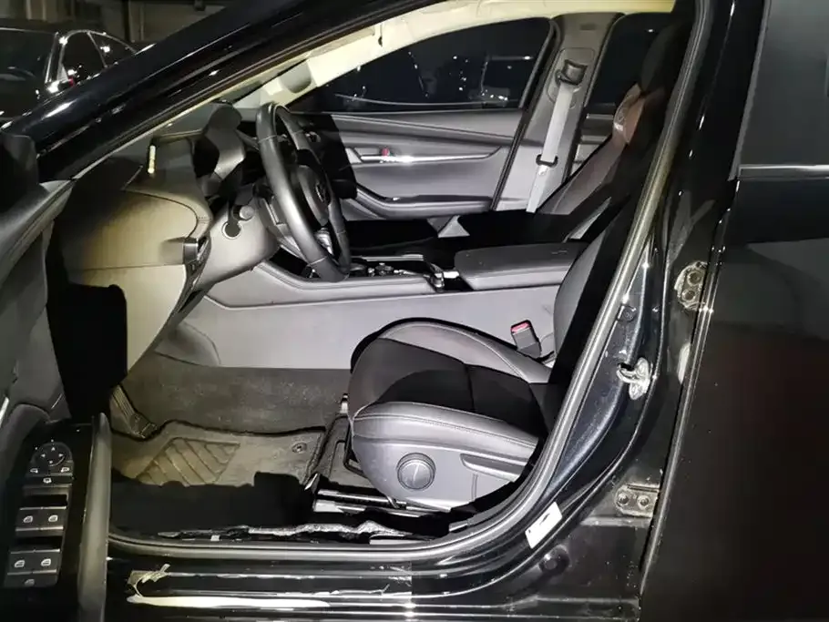 Mazda 3 Axela 2023 из CN, фото 7