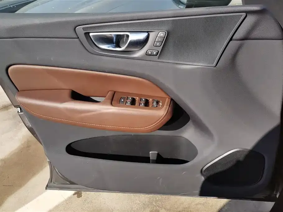Volvo XC60 2025 из CN, фото 2