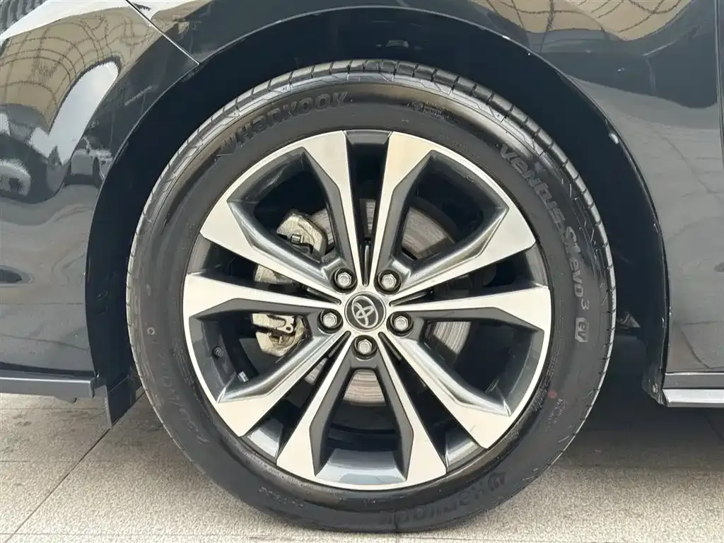Toyota Granvia 2023 из CN, фото 6