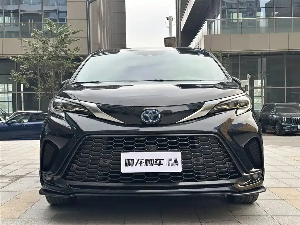 Toyota Granvia 2023 из CN, фото 4