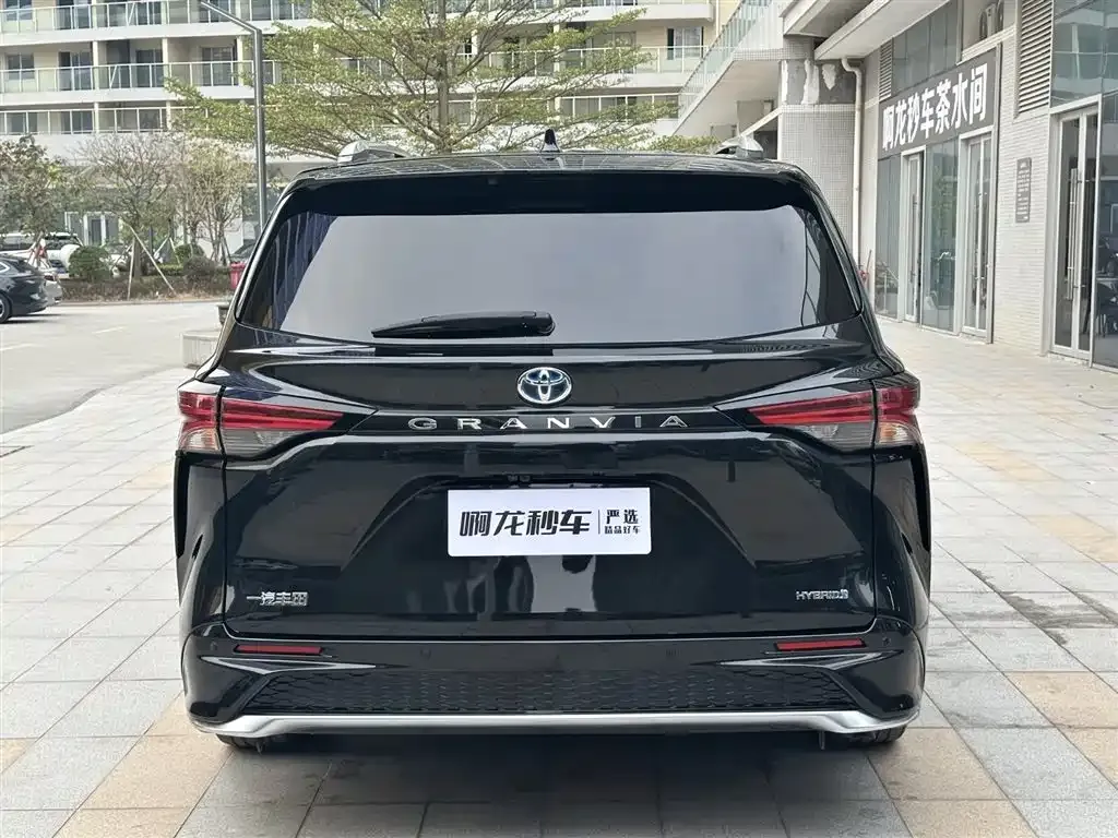 Toyota Granvia 2023 из CN, фото 7