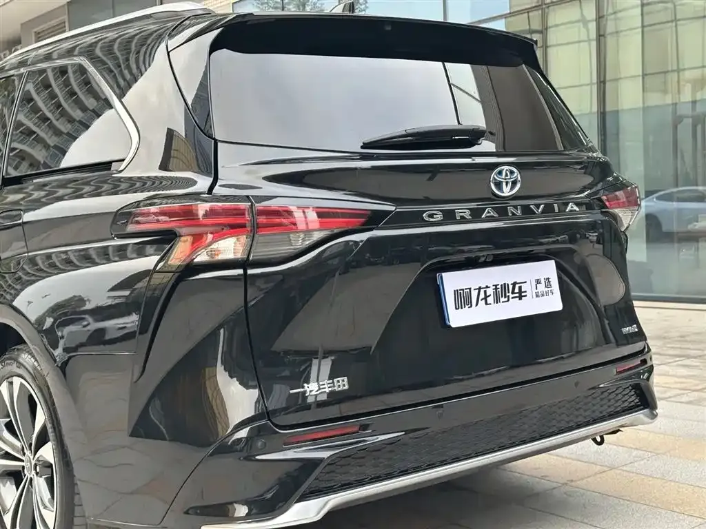 Toyota Granvia 2023 из CN, фото 3